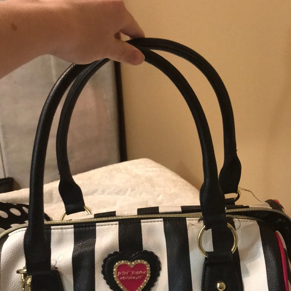 Betsey Johnson purse. - Picture 3 of 4
